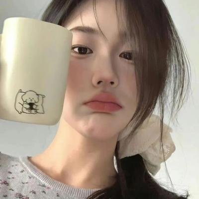 9顶假发的女孩